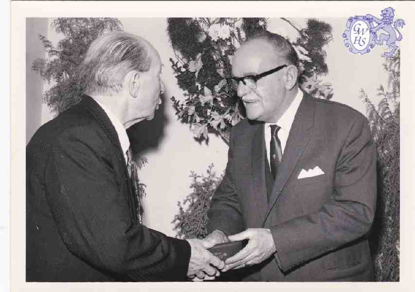 30-454 Co-operative Society presentation in Wigston - J Everett on right