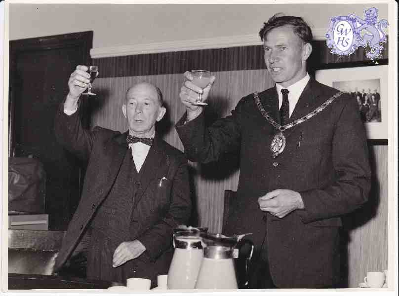 30-471 George Broughton left and Duncan Lucas at the Wigston Co-operative Society