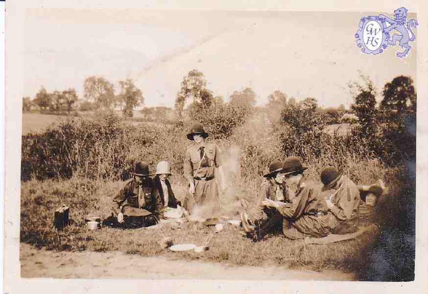 30-591 Wigston Guides Newton Lane Hike 1920'2
