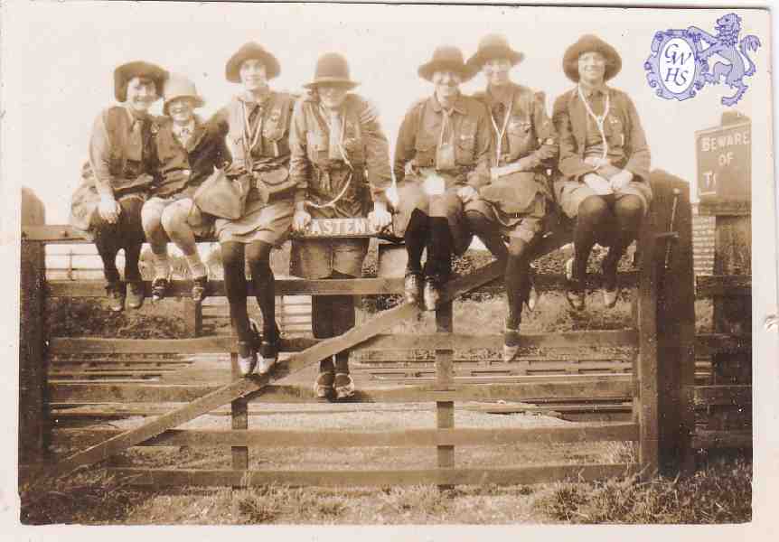 30-593 Wigston Guides on the level crossing gate on Cooks Lane 