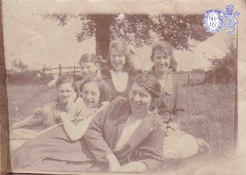 30-618 1st Wigston Guides