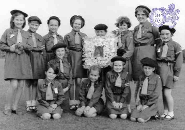 30-830 1st Wigston Brownies Celebrating Revels 50th Anniversary