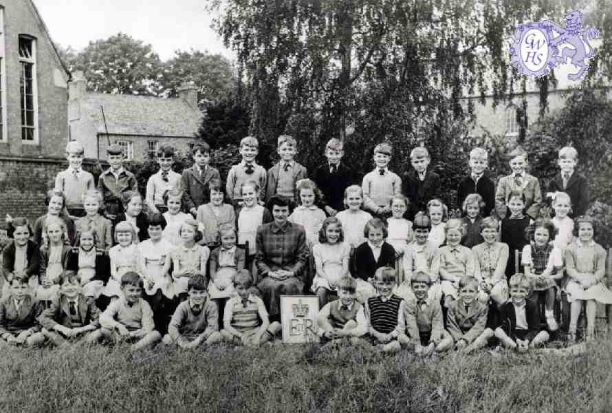 30-839 1953 Coronation year at Long Street Wigston Magna. Miss Rolland's class