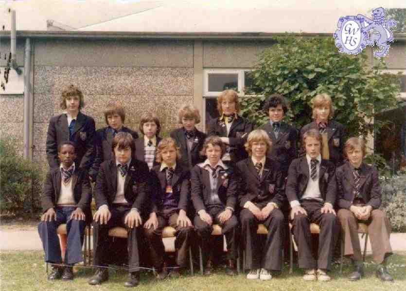 31-066 Class photos from Abington, Bushloe, Guthlaxton in 1976