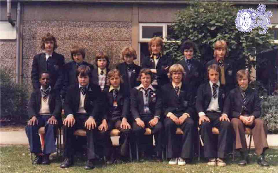 31-076 Class photos from Abington, Bushloe, Guthlaxton in 1976