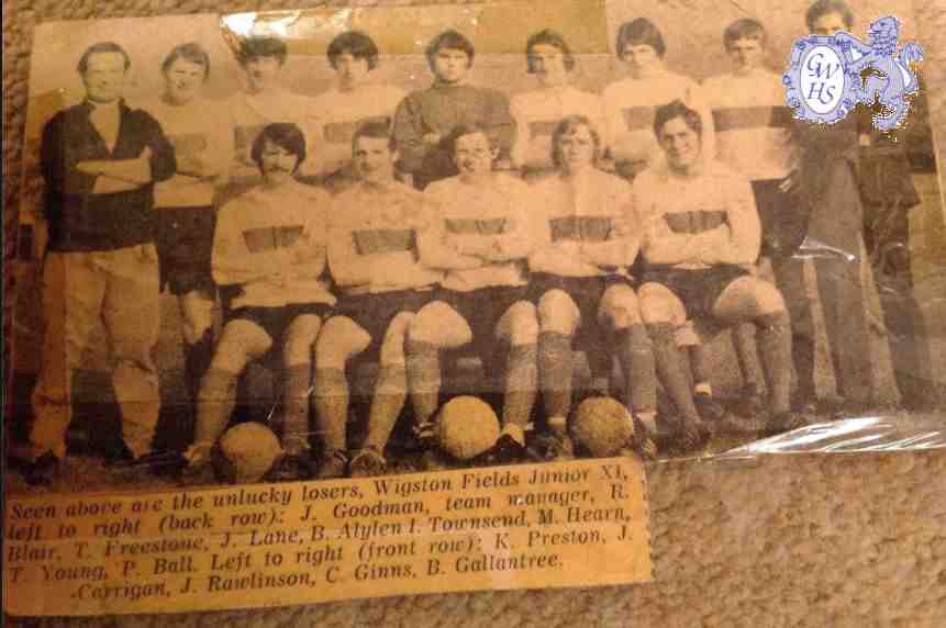 31-133 Wigston Fields Junior X1 They trained & played Richmond Drive - Windsor Avenue. Circa 1970.