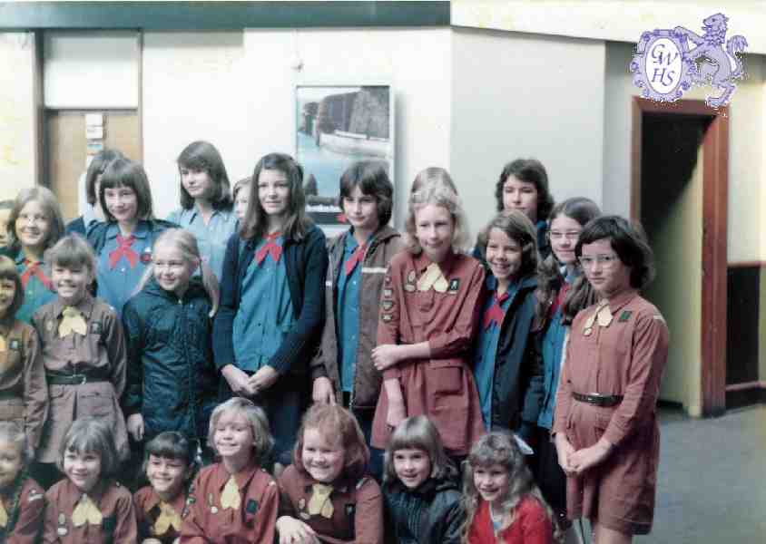 32-459 Wigston Brownies on trip to Skegness 1976