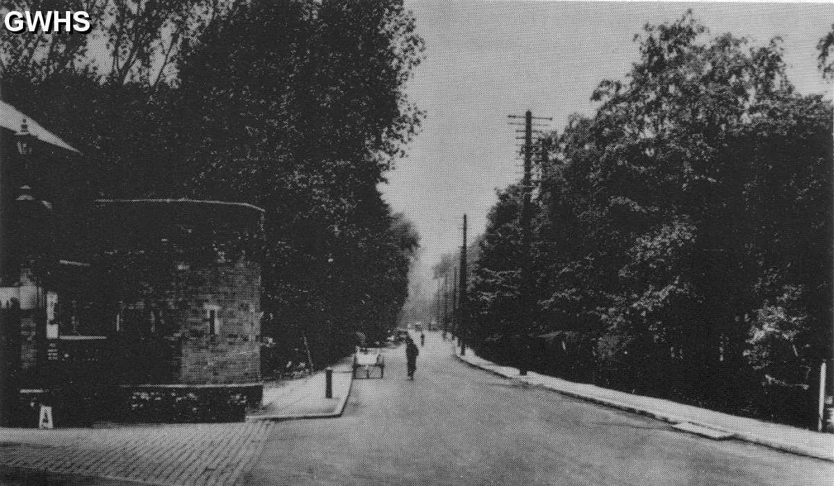 24-030 Glen Parva Barracks Gate showing Saffron Road 1937
