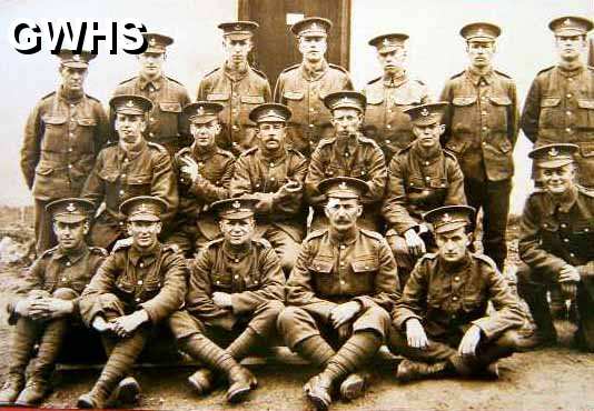 3-27 Artillery Men in France 1914 - 18