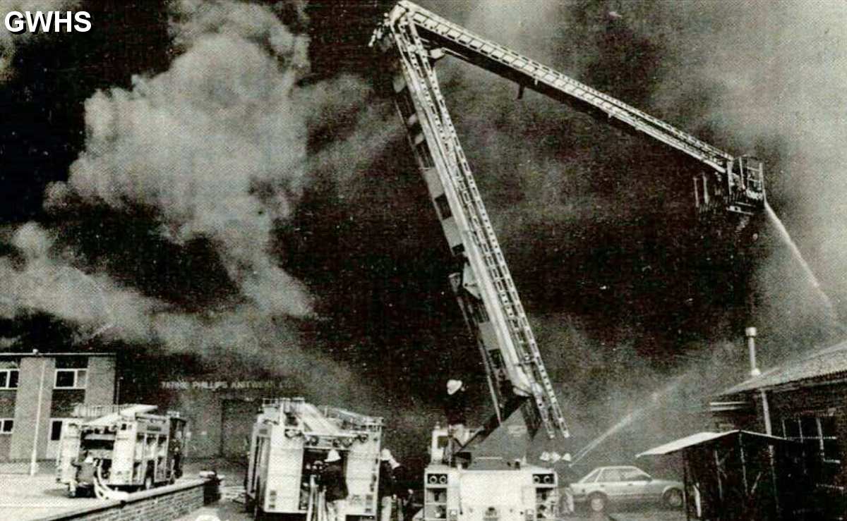 33-876 Factory fire in Gloucester Crescent South Wigston c 1968
