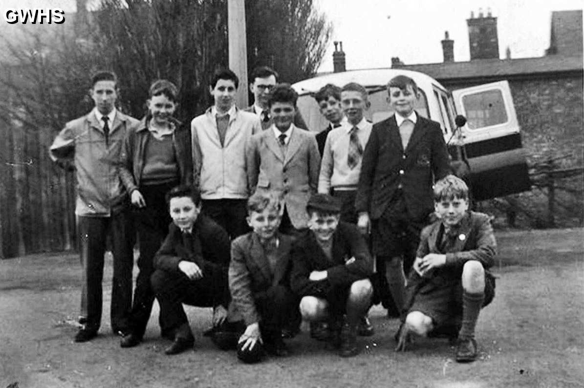 30-870 Guthlaxton School Trip was around 1959