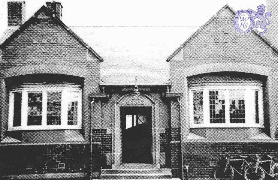 30-206a The former Gas Offices in Gas Lane prior to being converted into a bungalow in the 1960's