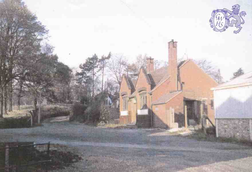30-207a The old Gas Offices now converted into a bungalow in Gas Lane Wigston Magna in the late 1960's