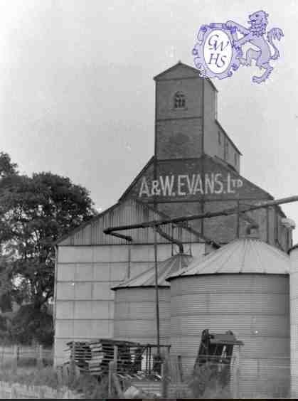 32-024 Evans Mill Newgate End now Pochins Close. Photo by Ivor Dann 1963