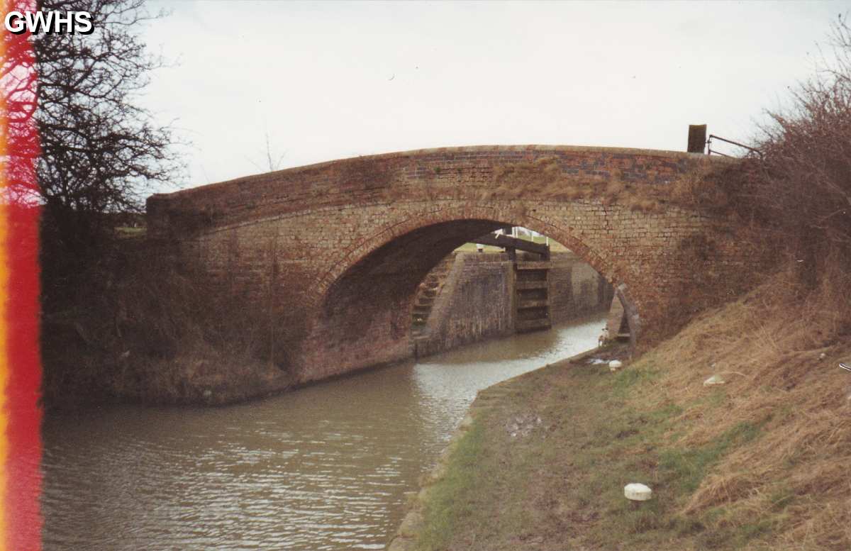 10-11 Turnover bridge