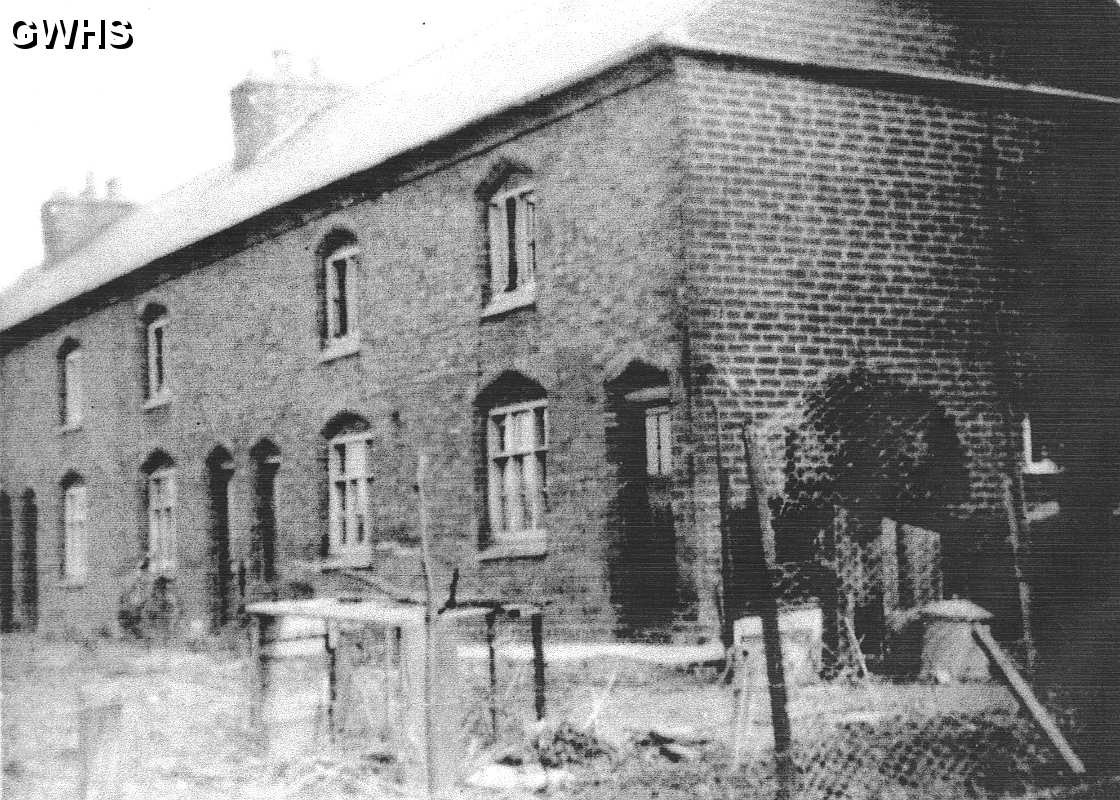 14-119 Monkey Row Kilby Bridge demolished 1968