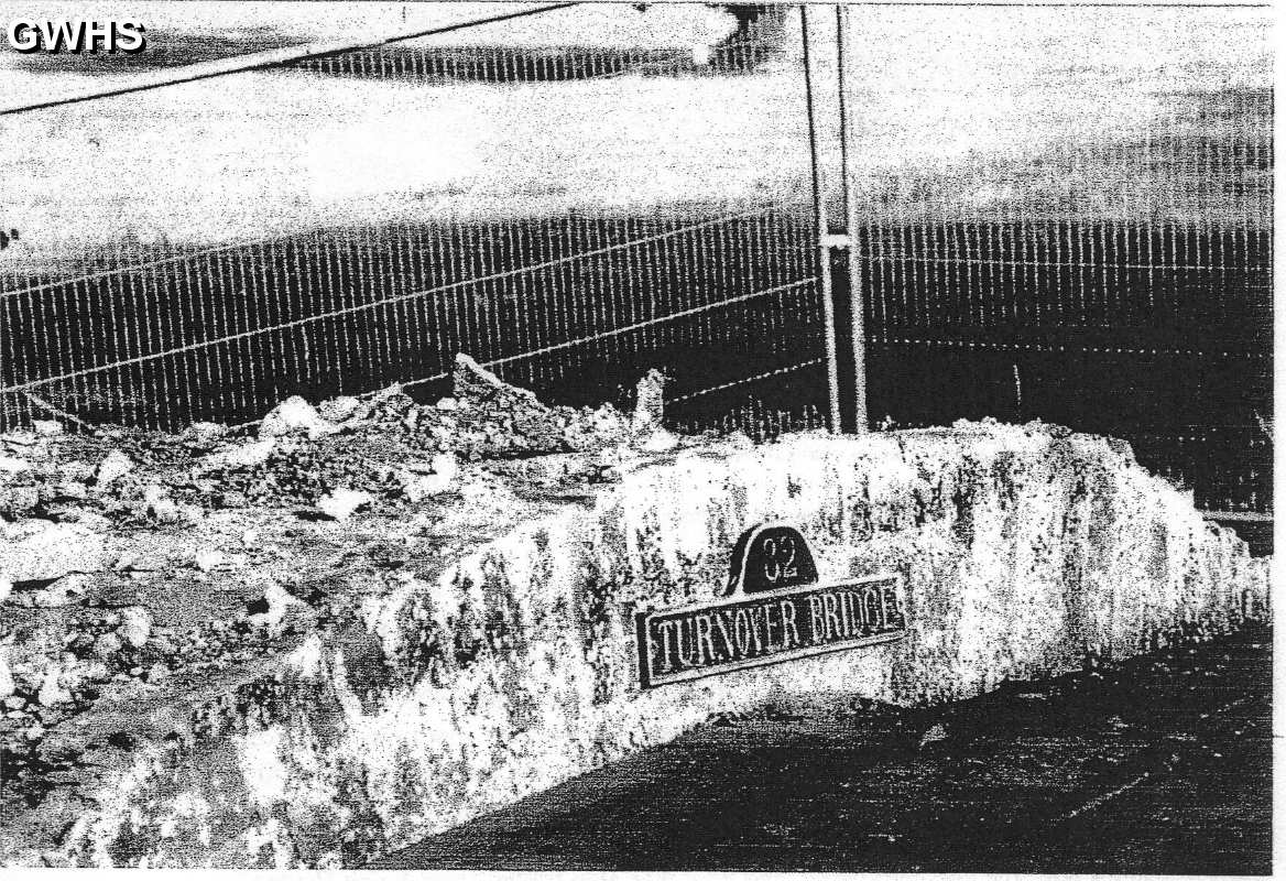 15-018 Turnover Bridge at Newton Harcourt being re-built