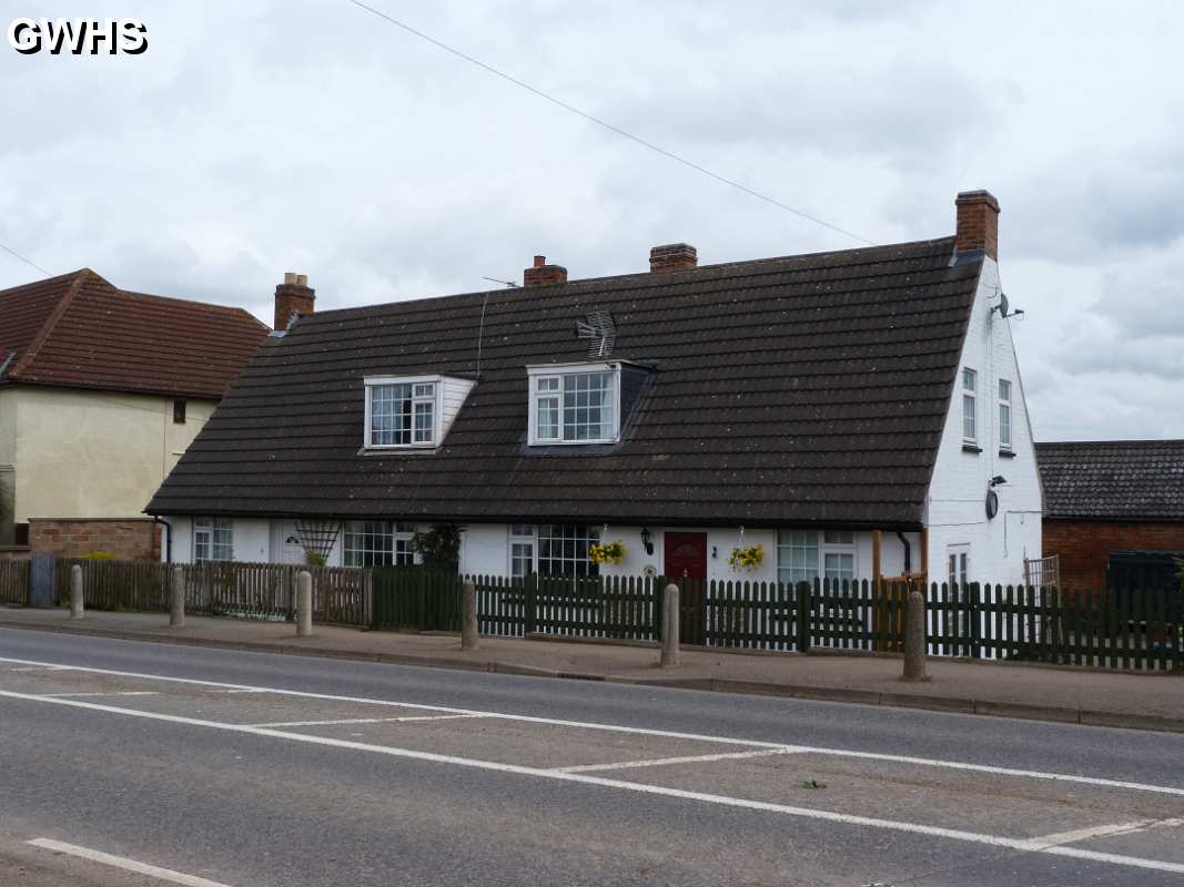 23-305 Front of Waterside Cottages Kilby Bridge May 2013