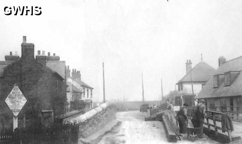 29-047 Rebuilding of the old Hump Back Bridge over the canal at Kilby Bridge in 1936-7