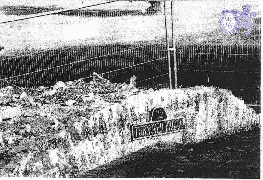 15-018 Turnover Bridge at Newton Harcourt being re-built