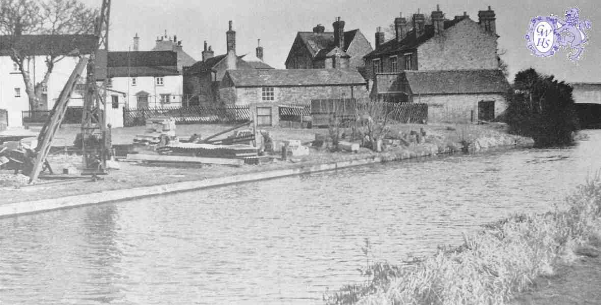 29-097a 18th centuary Canal settlement at Kilby Bridge
