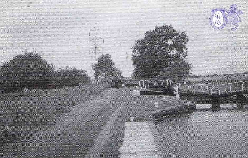 32-446 Locks at bridge No 88 at Kilby Bridge