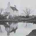 32-445 Lock Cottage at Bridge 88 on the canal at Kilby Bridge