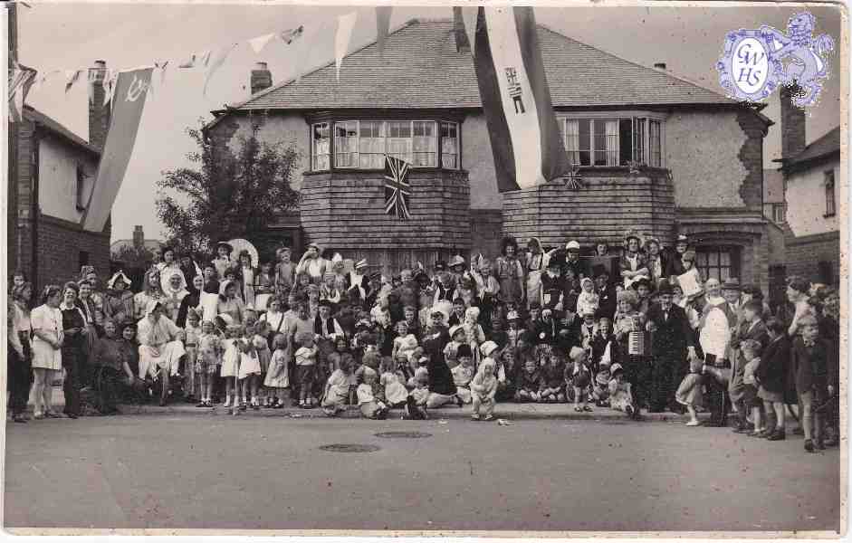 29-057 VJ Day Street Party Aug 1945 Kingston Ave Wigston Fields