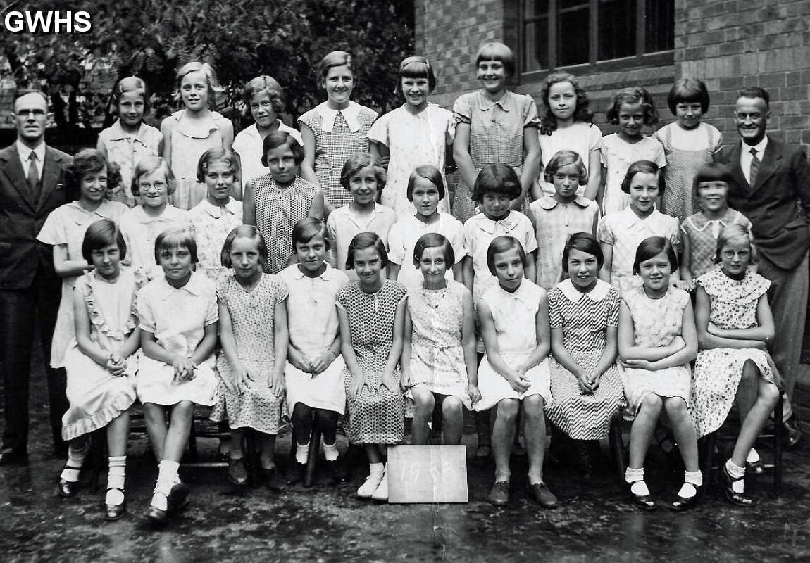 30-705 National School Photo  1933 placard