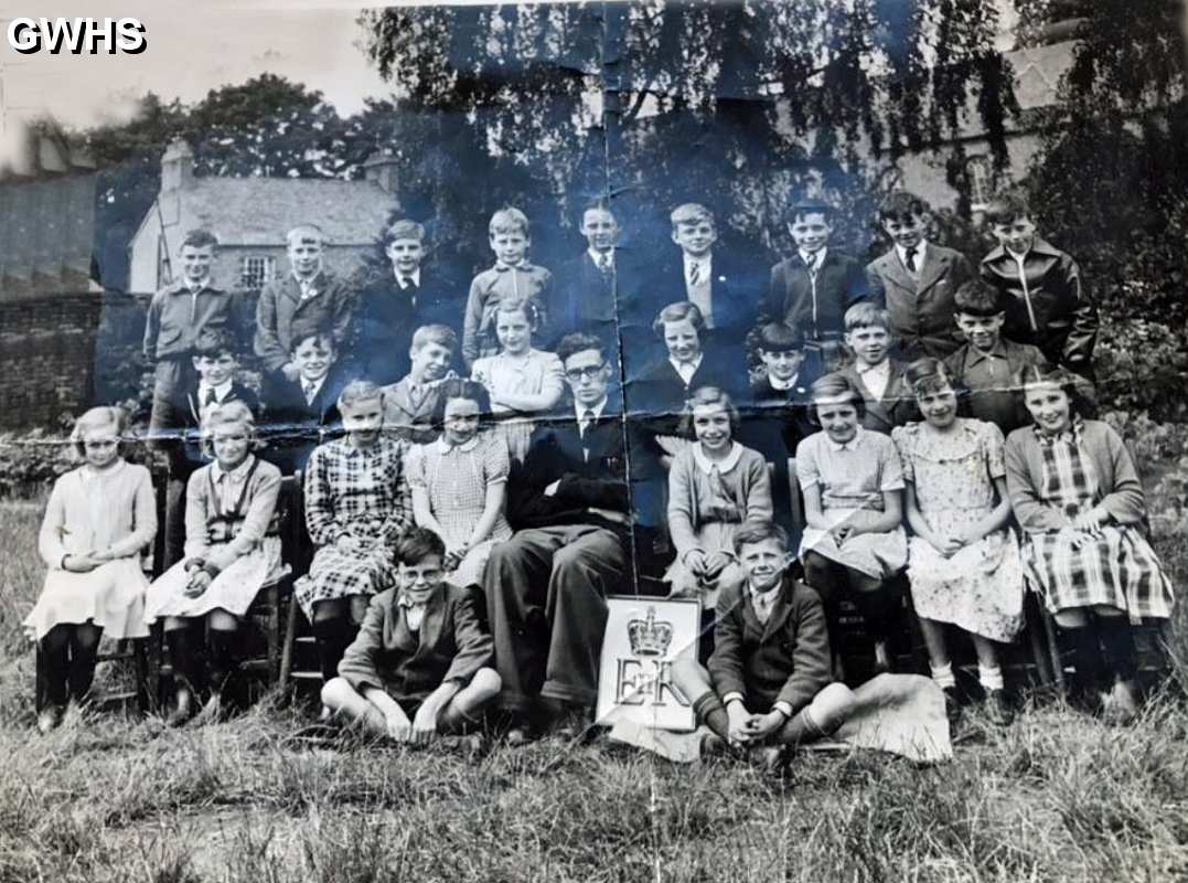 33-228 National School clas 1952-3 Long Stree Wigston Magna