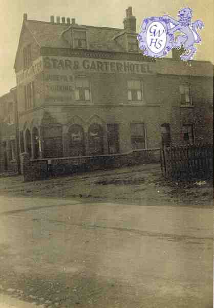 29-616 Star & Garter Inn Wigston Magna with Two Steeples factory in the rear