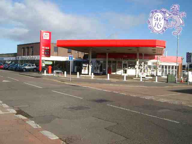 30-671 Bishop & Bishop Service Station Leicester Road & Wakes Road Wigston Magn 2003