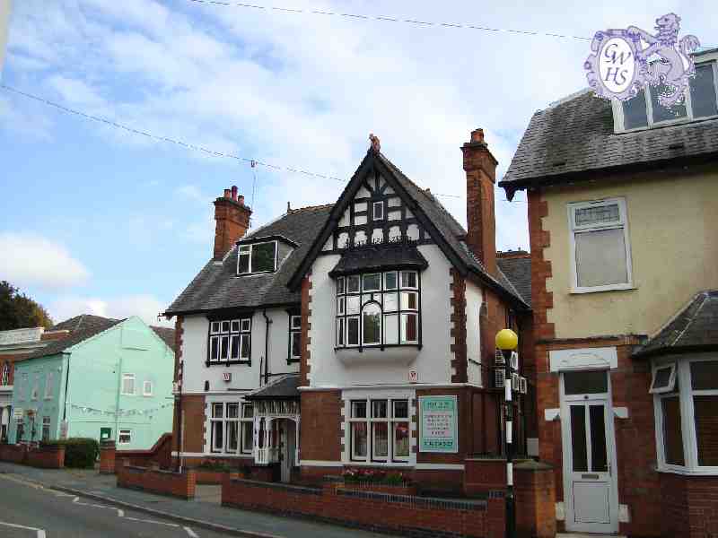 14-268 The Devil House ( Dentists) Long St Wigston Magna Aug 2009