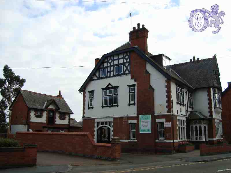 14-269 The Devil House ( Dentists) Long St Wigston Magna Aug 2009