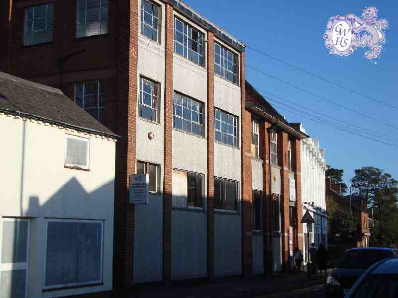 17-031 3 unoccupied buildings in Long Street Wigston Magna 2011