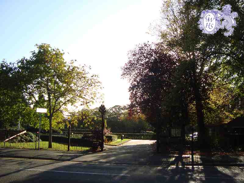 17-045 Entrance to Peace Memorial Park Long Street Wigston Magna 2012
