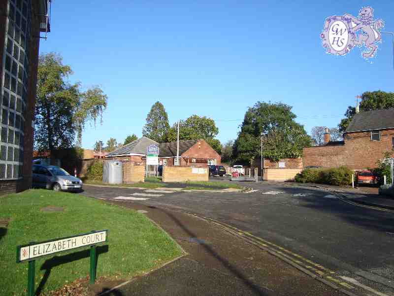 17-047 entrance to Elizabeth Court Long Street Wigston Magna 2011