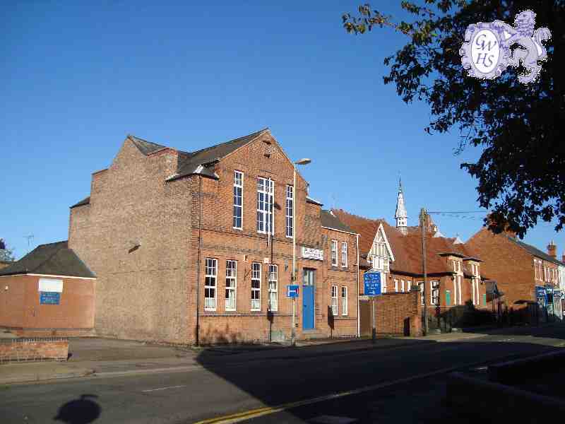 17-054 Long Street Wigston Magna 2011 showing The Conservative Club and in the distance the LRO