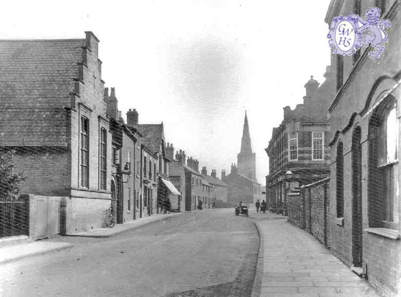 19-381a  Long Street Wigston Magna circa 1920
