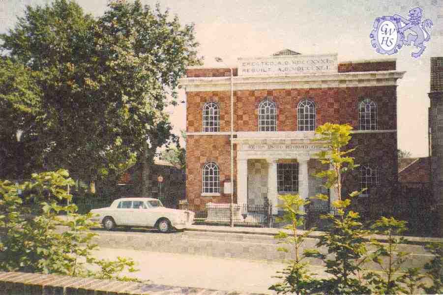 25-027 United Reformed Church Wigston Magna c 1970
