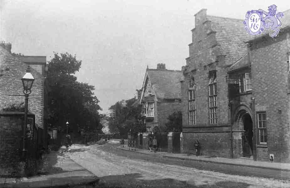 30-520 Long Street Wigston Magna with WMC on the right
