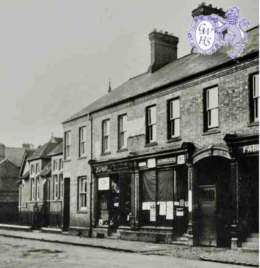 32-004 Cox's shop on Long Street Wigston Magna