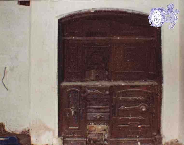 8-191 Old fireplace in Avenue House Long Street Wigston Magna