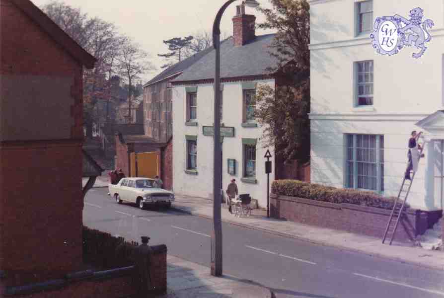 8-196 Long Street Wigston Magna Painter on Dr Longford's Manor House