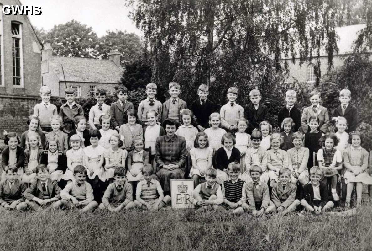 30-839 1953 Coronation year at Long Street Wigston Magna. Miss Rolland's class