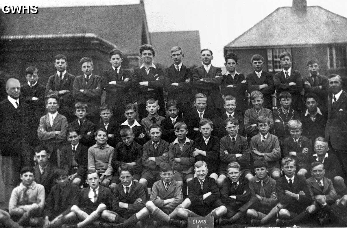 9-51a School Class Wigston Magna