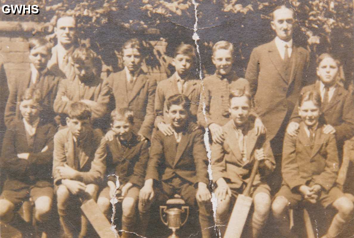 9-76 School Photo Teacher on right Kipper Broughton Wigston Magna