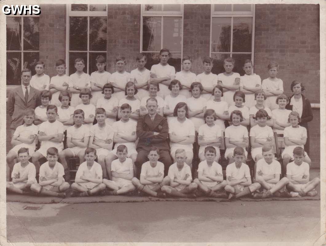 9-86 Bob Kind Headmaster Board School Long Street Wigston Magna