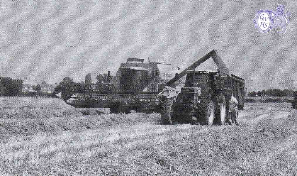 32-442 Harvesting along Newton Lane Wigston Magna 2003