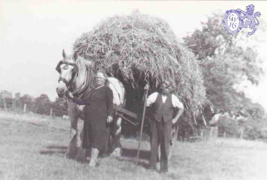 6-22 Mr & Mrs Wilford Hay Carting in Wigston Magna